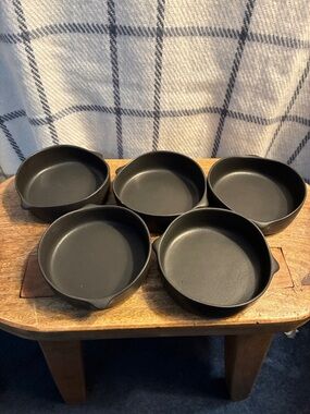 Set of 5 Bennington Potters lug bowls